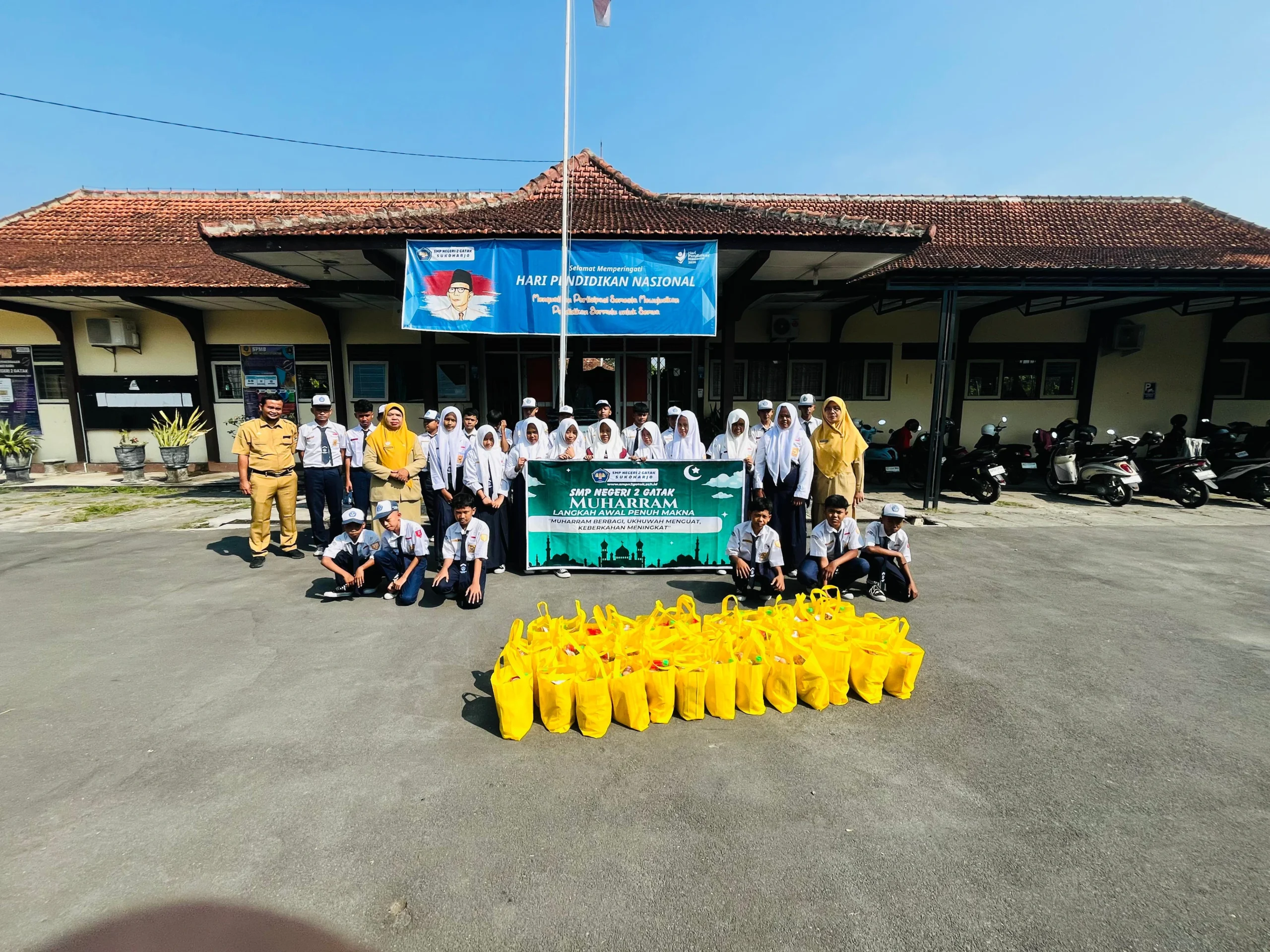 SMP Negeri 2 Gatak Berbagi di Bulan Muharram